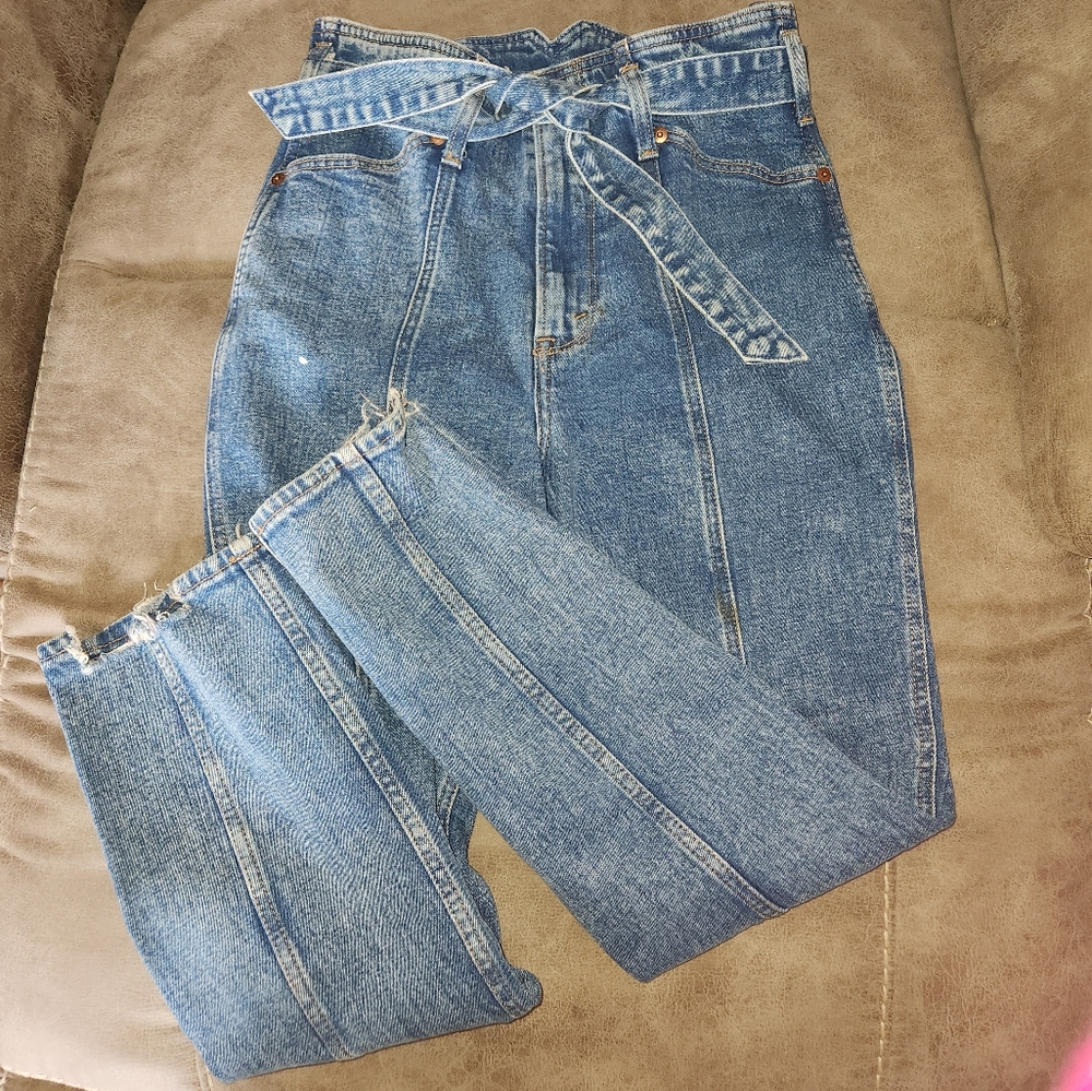 MOVING SALE MUST GO Abercrombie & Fitch High Rise Retro Inspired Mom Jeans